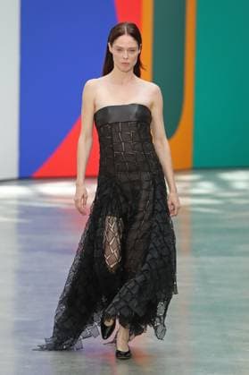 PFW - Akris Runway A model walks the runway during the Akris Womenswear Spring Summer 2026 show as part of Paris Fashion Week on October 05, 2025 in Paris, France. Photo by Alain-Gil Gonzalez ABACAPRESS.COM Paris France  Copyright: xGonzalezxAlain-Gil ABACAx