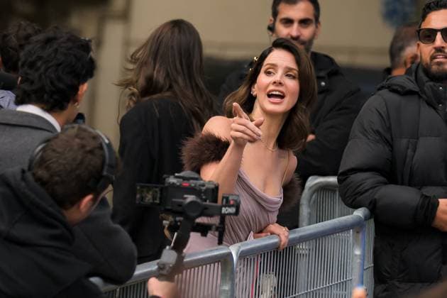 PFW Valentino Outside Arrivals Lana Del Rey attends the Valentino Womenswear Spring Summer 2026 show as part of Paris Fashion Week on October 05, 2025 in Paris, France. Photo by Laurent Zabulon ABACAPRESS.COM Paris France  Copyright: xZabulonxLaurent ABACAx