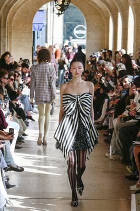PFW - Shuting Qiu Runway A model walks the runway during the Shuting Qiu Womenswear Spring Summer 2026 show as part of Paris Fashion Week on October 5, 2025 in Paris, France. Photo by Jana Call me J ABACAPRESS.COM Paris Ile de France France  Copyright: xJanaxCallxmexJ ABACAx