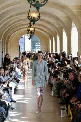 PFW - Shuting Qiu Runway A model walks the runway during the Shuting Qiu Womenswear Spring Summer 2026 show as part of Paris Fashion Week on October 5, 2025 in Paris, France. Photo by Jana Call me J ABACAPRESS.COM Paris Ile de France France  Copyright: xJanaxCallxmexJ ABACAx