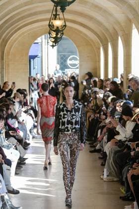 PFW - Shuting Qiu Runway A model walks the runway during the Shuting Qiu Womenswear Spring Summer 2026 show as part of Paris Fashion Week on October 5, 2025 in Paris, France. Photo by Jana Call me J ABACAPRESS.COM Paris Ile de France France  Copyright: xJanaxCallxmexJ ABACAx
