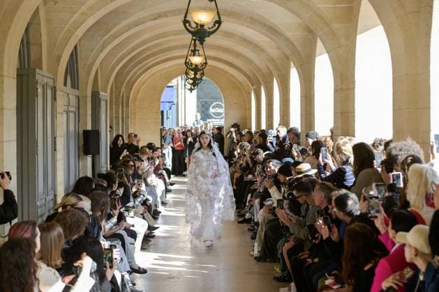 PFW - Shuting Qiu Runway A model walks the runway during the Shuting Qiu Womenswear Spring Summer 2026 show as part of Paris Fashion Week on October 5, 2025 in Paris, France. Photo by Jana Call me J ABACAPRESS.COM Paris Ile de France France  Copyright: xJanaxCallxmexJ ABACAx