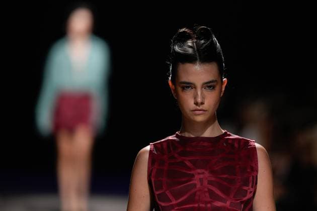 Lisbon Fashion Week in Lisboa, Portugal - 05 Oct 2025 A model walks the runway during Dino Alves fashion show at ModaLisboa Base, Lisbon Fashion Week in Lisboa. Lisbon Portugal Copyright: xBrunoxdexCarvalhox xSOPAxImagesx brunodecarvalho_modalisboabase-5051