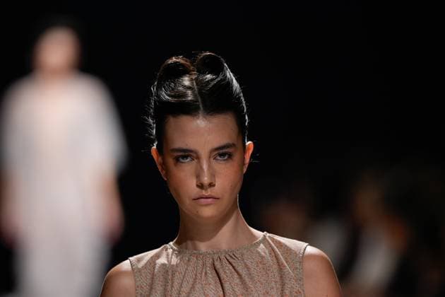 October 5, 2025, Lisbon, Portugal: A model walks the runway during Dino Alves fashion show at ModaLisboa Base, Lisbon Fashion Week in Lisboa. Lisbon Portugal - ZUMAs197 20251005_aaa_s197_470 Copyright: xBrunoxdexCarvalhox
