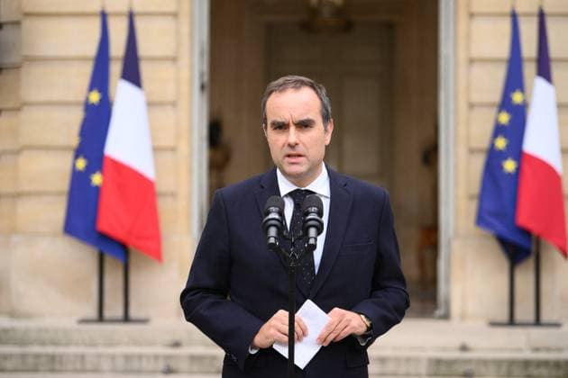 Resigning Prime Minister Sebastien Lecornu makes a statement in the courtyard of the Hotel Matignon in Paris on October 6, 2025 Eliot Blondet pool Bestimage @ French outgoing Prime Minister Sebastien Lecornu during a statement after presenting his governments resignation to the French President this morning, at the courtyard of the Hotel Matignon in Paris, France on October 6, 2025 French President Emmanuel Macron on October 6, 2025 accepted Prime Minister Sebastien Lecornus resignation Paris France  Copyright: xEliotxBlondetx xPoolx xBestimagexEliotxBlondetx xPoolx xBestimagex