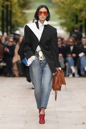 (251006) -- PARIS, Oct. 6, 2025 -- A model presents creations from the ready-to-wear Spring Summer 2026 collections by CELINE during the Paris Fashion Week in Paris, France, on Oct. 5, 2025. ( Handout via Xinhua) FRANCE-PARIS-FASHION WEEK-CELINE MeetEurope 