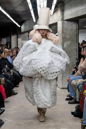Défilé Comme des garcons Collection Femme Prêt à Porter Printemps Eté 2026 lors de la Fashion Week de Paris, le 4 octobre 2025 Comme des garcons Fashion Show Women Ready to Wear Spring Summer 2026 Collection , during Paris Fashion Week October 4th, 2025 Paris France  Copyright: xAgencex xBestimagexAgencex xBestimagex
