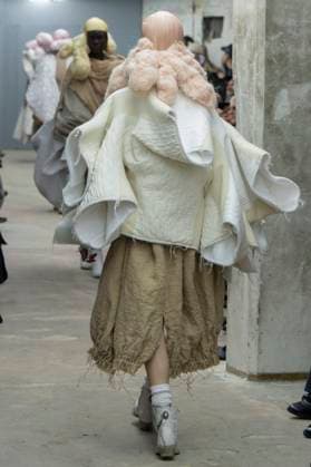 Défilé Comme des garcons Collection Femme Prêt à Porter Printemps Eté 2026 lors de la Fashion Week de Paris, le 4 octobre 2025 Comme des garcons Fashion Show Women Ready to Wear Spring Summer 2026 Collection , during Paris Fashion Week October 4th, 2025 Paris France  Copyright: xAgencex xBestimagexAgencex xBestimagex
