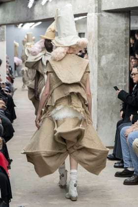 Défilé Comme des garcons Collection Femme Prêt à Porter Printemps Eté 2026 lors de la Fashion Week de Paris, le 4 octobre 2025 Comme des garcons Fashion Show Women Ready to Wear Spring Summer 2026 Collection , during Paris Fashion Week October 4th, 2025 Paris France  Copyright: xAgencex xBestimagexAgencex xBestimagex