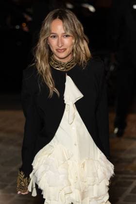 Isabelle Allain aka Izzipoopi People at the McQueen Womens Ready to Wear Spring Summer 2026 Collection show during Paris Fashion Week PFW on October 5, 2025 Julien Sarkissian Bestimage People at the McQueen Womens Ready to Wear Spring Summer 2026 Collection show during Paris Fashion Week PFW on October 5, 2025 Paris France  Copyright: xJulienxSarkissianx xBestimagexJulienxSarkissianx xBestimagex