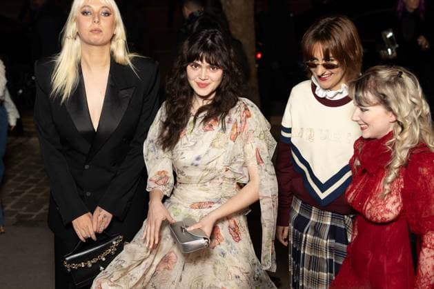Abigail Morris, Aurora Nishevci, Georgia Davies and Emily Roberts of The Last Dinner Party People at the McQueen Womens Ready to Wear Spring Summer 2026 Collection show during Paris Fashion Week PFW on October 5, 2025 Julien Sarkissian Bestimage People at the McQueen Womens Ready to Wear Spring Summer 2026 Collection show during Paris Fashion Week PFW on October 5, 2025 Paris France  Copyright: xJulienxSarkissianx xBestimagexJulienxSarkissianx xBestimagex