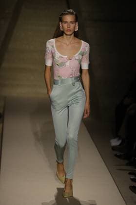 PFW - Chloe Runway A model walks the runway during the Chloe Womenswear Spring Summer 2026 show as part of Paris Fashion Week on October 05, 2025 in Paris, France. Photo by Alain-Gil Gonzalez ABACAPRESS.COM Paris France  Copyright: xGonzalezxAlain-Gil ABACAx