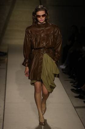 PFW - Chloe Runway A model walks the runway during the Chloe Womenswear Spring Summer 2026 show as part of Paris Fashion Week on October 05, 2025 in Paris, France. Photo by Alain-Gil Gonzalez ABACAPRESS.COM Paris France  Copyright: xGonzalezxAlain-Gil ABACAx