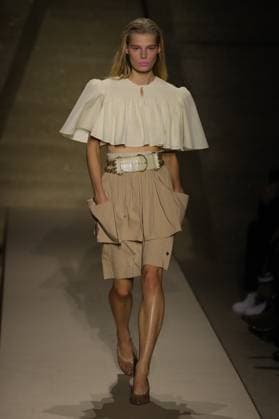 PFW - Chloe Runway A model walks the runway during the Chloe Womenswear Spring Summer 2026 show as part of Paris Fashion Week on October 05, 2025 in Paris, France. Photo by Alain-Gil Gonzalez ABACAPRESS.COM Paris France  Copyright: xGonzalezxAlain-Gil ABACAx