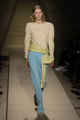 PFW - Chloe Runway A model walks the runway during the Chloe Womenswear Spring Summer 2026 show as part of Paris Fashion Week on October 05, 2025 in Paris, France. Photo by Alain-Gil Gonzalez ABACAPRESS.COM Paris France  Copyright: xGonzalezxAlain-Gil ABACAx