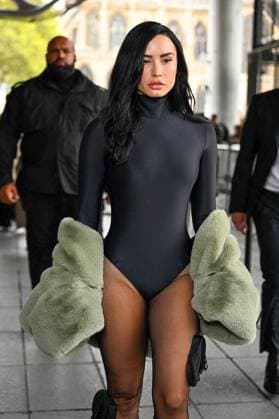 Demi Lovato at the arrivals at the COPERNI Fashion Show Ready to Wear Women Collection Spring Summer 2026 during Paris Fashion Week PFW , at the Centre Pompidou, in Paris, France, on October 6, 2026 Pierre Perusseau Bestimage Arrivals Coperni Fashion Show Ready to Wear Collection Spring Summer 2026 during Paris Fashion Week on 6, october, 2025 Paris France  Copyright: xTizianoxDaxSilvax-xPierrexPerusseaux xBestimagexTizianoxDaxSilvax-xPierrexPerusseaux xBestimagex