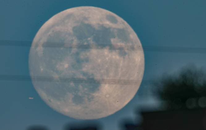 Mid-Autumn Festival Round Moon A round moon captured in the urban area of Yuping Dong Autonomous County in Tongren City, Guizhou Province, China October 6th, 2025. Tongren Guizhou China  Copyright: xCFOTOx i1759782014329