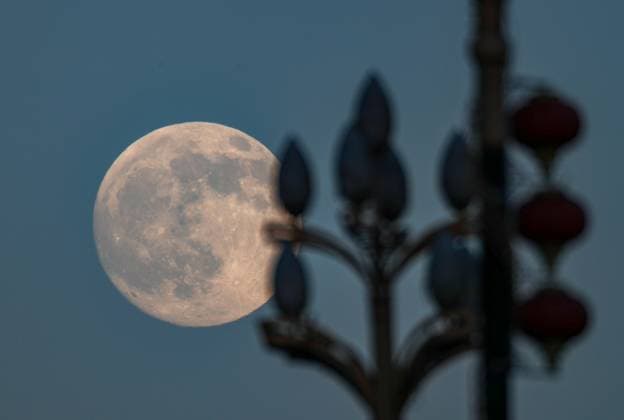 Mid-Autumn Festival Round Moon A round moon captured in the urban area of Yuping Dong Autonomous County in Tongren City, Guizhou Province, China October 6th, 2025. Tongren Guizhou China  Copyright: xCFOTOx i1759782014793