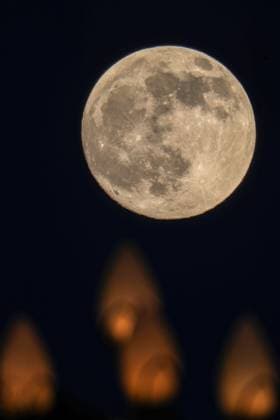 Mid-Autumn Festival Round Moon A round moon captured in the urban area of Yuping Dong Autonomous County in Tongren City, Guizhou Province, China October 6th, 2025. Tongren Guizhou China  Copyright: xCFOTOx i1759782015474