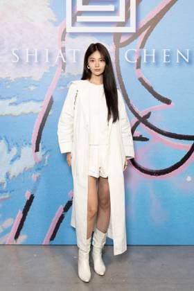 Guest au photocall du défilé Shiatzi Chen Collection Femme Prêt à Porter Printemps Eté 2026 au palais de Tokyo lors de la Fashion Week de Paris PFW , le 6 octobre 2025 Julien Sarkissian Bestimage Photocall of Shiatzi Chen Women Ready to Wear Spring Summer 2026 Collection fashion show, during Paris Fashion Week, on October 6th, 2025 Paris France  Copyright: xJulienxSarkissianx xBestimagexJulienxSarkissianx xBestimagex