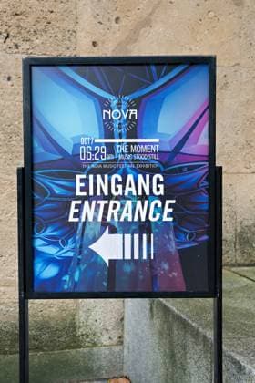 06.10.2025,Berlin,Gedenkausstellung: Nova Music Festival Exhibition,ab dem 7. Oktober 2025 ist die Nova Music Festival Exhibition im ehemaligen Flughafen Tempelhof in Berlin zu sehen.Am heutigen Tag gab es ein Pressetag.