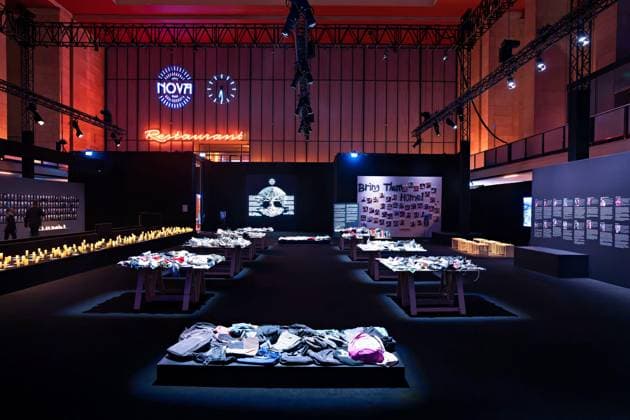06.10.2025,Berlin,Gedenkausstellung: Nova Music Festival Exhibition,ab dem 7. Oktober 2025 ist die Nova Music Festival Exhibition im ehemaligen Flughafen Tempelhof in Berlin zu sehen.Am heutigen Tag gab es ein Pressetag.