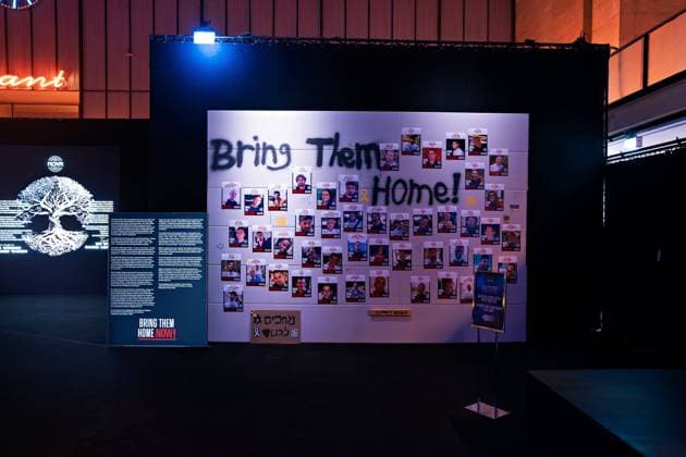 06.10.2025,Berlin,Gedenkausstellung: Nova Music Festival Exhibition,ab dem 7. Oktober 2025 ist die Nova Music Festival Exhibition im ehemaligen Flughafen Tempelhof in Berlin zu sehen.Am heutigen Tag gab es ein Pressetag.