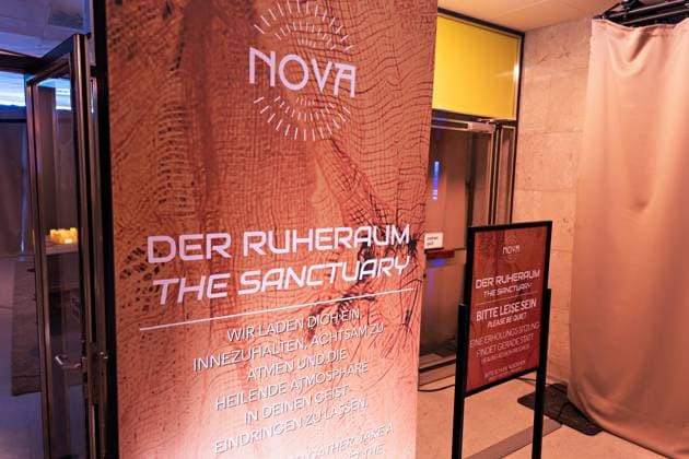 06.10.2025,Berlin,Gedenkausstellung: Nova Music Festival Exhibition,ab dem 7. Oktober 2025 ist die Nova Music Festival Exhibition im ehemaligen Flughafen Tempelhof in Berlin zu sehen.Am heutigen Tag gab es ein Pressetag.