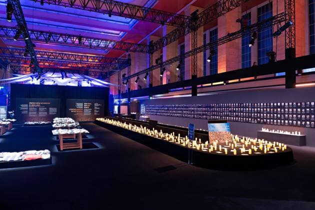 06.10.2025,Berlin,Gedenkausstellung: Nova Music Festival Exhibition,ab dem 7. Oktober 2025 ist die Nova Music Festival Exhibition im ehemaligen Flughafen Tempelhof in Berlin zu sehen.Am heutigen Tag gab es ein Pressetag.