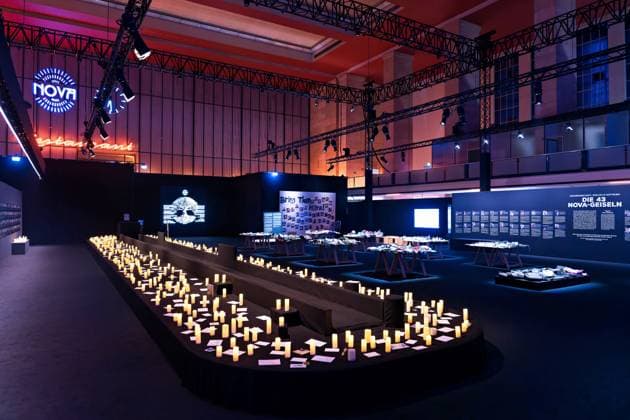 06.10.2025,Berlin,Gedenkausstellung: Nova Music Festival Exhibition,ab dem 7. Oktober 2025 ist die Nova Music Festival Exhibition im ehemaligen Flughafen Tempelhof in Berlin zu sehen.Am heutigen Tag gab es ein Pressetag.