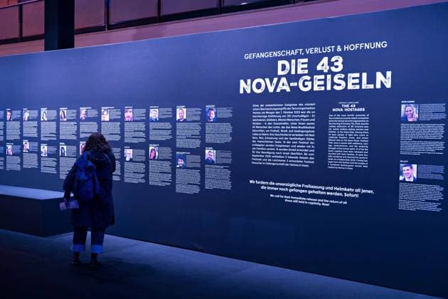 06.10.2025,Berlin,Gedenkausstellung: Nova Music Festival Exhibition,ab dem 7. Oktober 2025 ist die Nova Music Festival Exhibition im ehemaligen Flughafen Tempelhof in Berlin zu sehen.Am heutigen Tag gab es ein Pressetag.