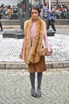 PFW Miu Miu Outside Arrivals Guest arriving at Miu Miu show during Paris Fashion Week in Paris, France on October 6, 2025. Photo by Julien Reynaud APS-Medias ABACAPRESS.COM Paris France  Copyright: xReynaudxJulien APS-Medias ABACAx