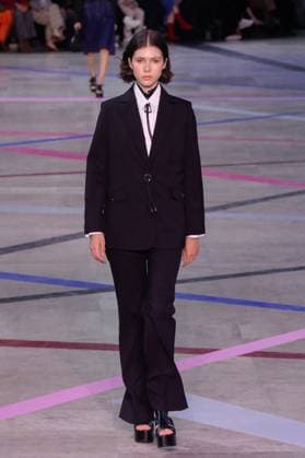 PFW - Shiatzy Chen Runway A model walks the runway during the Shiatzy Chen Womenswear Spring Summer 2026 show as part of Paris Fashion Week on October 6, 2025 in Paris, France. Photo by Jana Call me J ABACAPRESS.COM Paris Ile de France France  Copyright: xJanaxCallxmexJ ABACAx