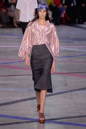 PFW - Shiatzy Chen Runway A model walks the runway during the Shiatzy Chen Womenswear Spring Summer 2026 show as part of Paris Fashion Week on October 6, 2025 in Paris, France. Photo by Jana Call me J ABACAPRESS.COM Paris Ile de France France  Copyright: xJanaxCallxmexJ ABACAx