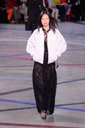 PFW - Shiatzy Chen Runway A model walks the runway during the Shiatzy Chen Womenswear Spring Summer 2026 show as part of Paris Fashion Week on October 6, 2025 in Paris, France. Photo by Jana Call me J ABACAPRESS.COM Paris Ile de France France  Copyright: xJanaxCallxmexJ ABACAx