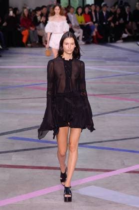 PFW - Shiatzy Chen Runway A model walks the runway during the Shiatzy Chen Womenswear Spring Summer 2026 show as part of Paris Fashion Week on October 6, 2025 in Paris, France. Photo by Jana Call me J ABACAPRESS.COM Paris Ile de France France  Copyright: xJanaxCallxmexJ ABACAx