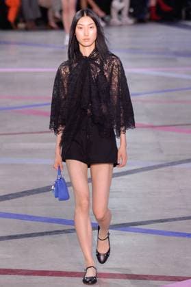 PFW - Shiatzy Chen Runway A model walks the runway during the Shiatzy Chen Womenswear Spring Summer 2026 show as part of Paris Fashion Week on October 6, 2025 in Paris, France. Photo by Jana Call me J ABACAPRESS.COM Paris Ile de France France  Copyright: xJanaxCallxmexJ ABACAx