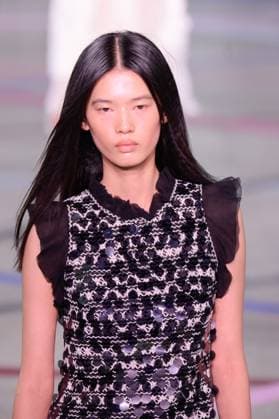 PFW - Shiatzy Chen Runway A model walks the runway during the Shiatzy Chen Womenswear Spring Summer 2026 show as part of Paris Fashion Week on October 6, 2025 in Paris, France. Photo by Jana Call me J ABACAPRESS.COM Paris Ile de France France  Copyright: xJanaxCallxmexJ ABACAx