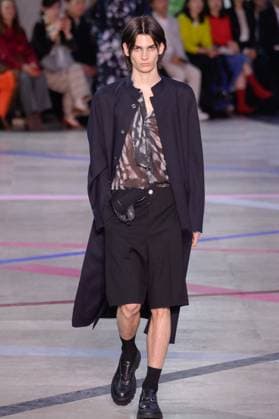 PFW - Shiatzy Chen Runway A model walks the runway during the Shiatzy Chen Womenswear Spring Summer 2026 show as part of Paris Fashion Week on October 6, 2025 in Paris, France. Photo by Jana Call me J ABACAPRESS.COM Paris Ile de France France  Copyright: xJanaxCallxmexJ ABACAx