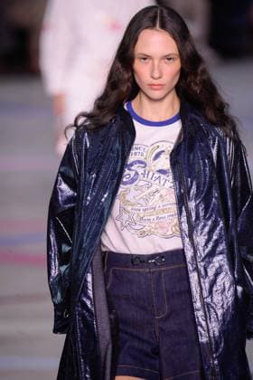 PFW - Shiatzy Chen Runway A model walks the runway during the Shiatzy Chen Womenswear Spring Summer 2026 show as part of Paris Fashion Week on October 6, 2025 in Paris, France. Photo by Jana Call me J ABACAPRESS.COM Paris Ile de France France  Copyright: xJanaxCallxmexJ ABACAx