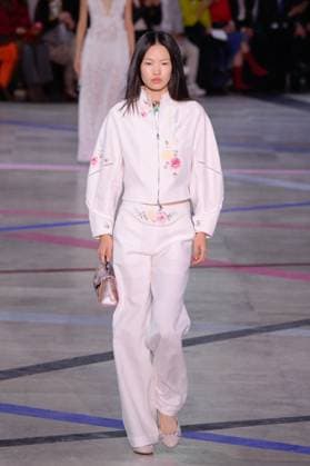 PFW - Shiatzy Chen Runway A model walks the runway during the Shiatzy Chen Womenswear Spring Summer 2026 show as part of Paris Fashion Week on October 6, 2025 in Paris, France. Photo by Jana Call me J ABACAPRESS.COM Paris Ile de France France  Copyright: xJanaxCallxmexJ ABACAx