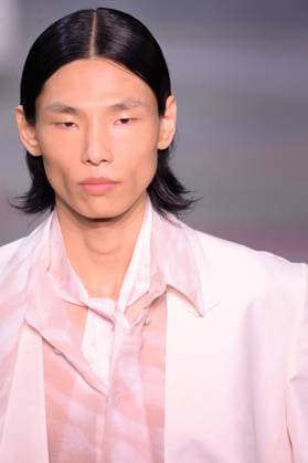 PFW - Shiatzy Chen Runway A model walks the runway during the Shiatzy Chen Womenswear Spring Summer 2026 show as part of Paris Fashion Week on October 6, 2025 in Paris, France. Photo by Jana Call me J ABACAPRESS.COM Paris Ile de France France  Copyright: xJanaxCallxmexJ ABACAx