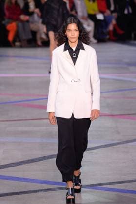 PFW - Shiatzy Chen Runway A model walks the runway during the Shiatzy Chen Womenswear Spring Summer 2026 show as part of Paris Fashion Week on October 6, 2025 in Paris, France. Photo by Jana Call me J ABACAPRESS.COM Paris Ile de France France  Copyright: xJanaxCallxmexJ ABACAx