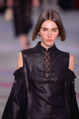 PFW - Shiatzy Chen Runway A model walks the runway during the Shiatzy Chen Womenswear Spring Summer 2026 show as part of Paris Fashion Week on October 6, 2025 in Paris, France. Photo by Jana Call me J ABACAPRESS.COM Paris Ile de France France  Copyright: xJanaxCallxmexJ ABACAx