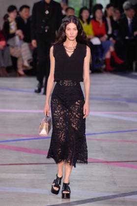 PFW - Shiatzy Chen Runway A model walks the runway during the Shiatzy Chen Womenswear Spring Summer 2026 show as part of Paris Fashion Week on October 6, 2025 in Paris, France. Photo by Jana Call me J ABACAPRESS.COM Paris Ile de France France  Copyright: xJanaxCallxmexJ ABACAx