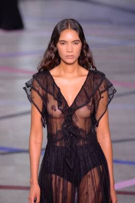 PFW - Shiatzy Chen Runway A model walks the runway during the Shiatzy Chen Womenswear Spring Summer 2026 show as part of Paris Fashion Week on October 6, 2025 in Paris, France. Photo by Jana Call me J ABACAPRESS.COM Paris Ile de France France  Copyright: xJanaxCallxmexJ ABACAx