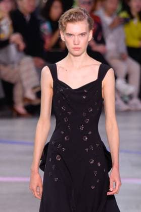 PFW - Shiatzy Chen Runway A model walks the runway during the Shiatzy Chen Womenswear Spring Summer 2026 show as part of Paris Fashion Week on October 6, 2025 in Paris, France. Photo by Jana Call me J ABACAPRESS.COM Paris Ile de France France  Copyright: xJanaxCallxmexJ ABACAx