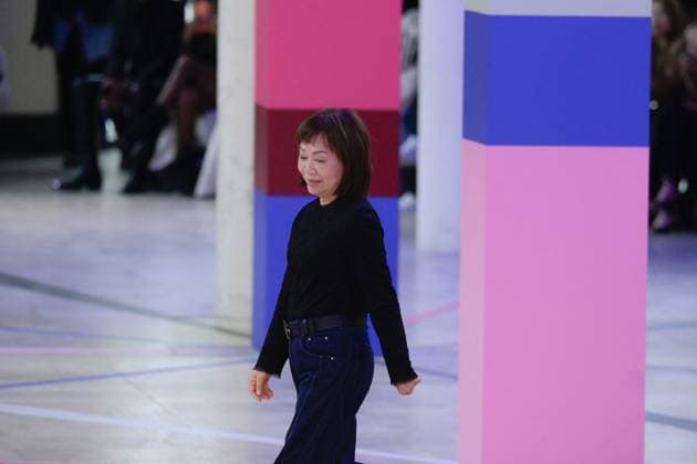 PFW - Shiatzy Chen Runway The desinger walks the runway during the Shiatzy Chen Womenswear Spring Summer 2026 show as part of Paris Fashion Week on October 6, 2025 in Paris, France. Photo by Jana Call me J ABACAPRESS.COM Paris Ile de France France  Copyright: xJanaxCallxmexJ ABACAx