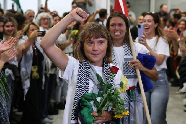 Swedish activist Greta Thunberg arrives in Athens after release from Israeli detention ATHENS, GREECE - OCTOBER 06: Swedish activist Greta Thunberg, who was part of the Global Sumud Flotilla, arrives to the Eleftherios Venizelos International Airport, in Athens, Greece on October 6, 2025, after being release from Israeli detention. Costas Baltas Anadolu Athens Greece. Editorial use only. Please get in touch for any other usage.  Copyright: x2025xAnadoluxCostasxBaltasx
