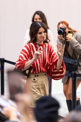 Lana Del Rey signs autographs outside Zimmermann during the Womenswear Collection Prêt à Porter Printemps Eté 2026 as part of Paris Fashion Week PFW , au Carreau du Temple, à Paris, France, le 6 octobre 2025 Julien Sarkissian Bestimage Lana Del Rey is seen outside Zimmermann during the Womenswear Spring Summer 2026 as part of Paris Fashion Week on October 06, 2025 in Paris, France Paris France  Copyright: xJulienxSarkissianx xBestimagexJulienxSarkissianx xBestimagex